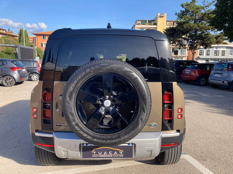 Land Rover Defender - 23