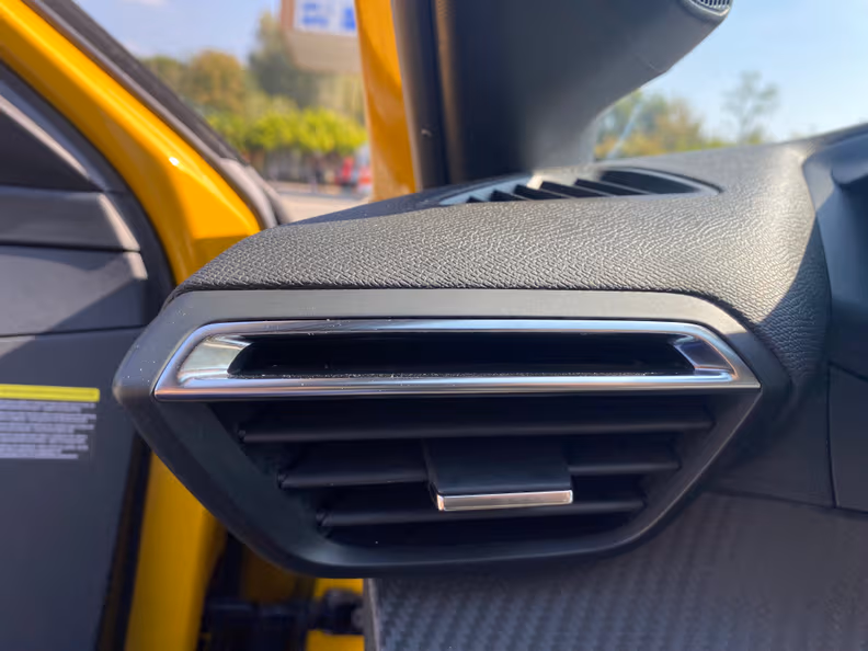 Peugeot 208 - 39