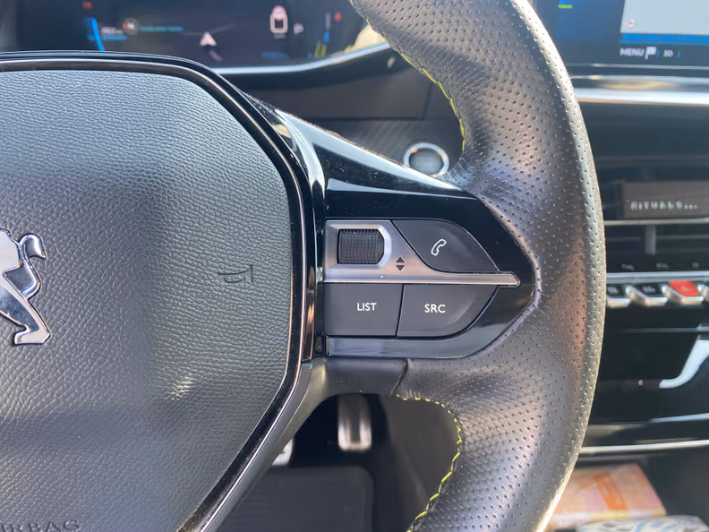 Peugeot 208 - 32