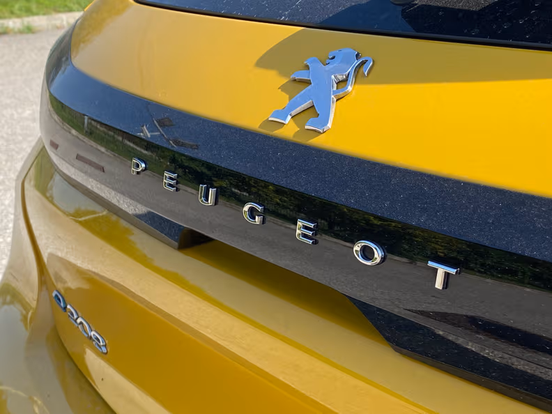Peugeot 208 - 11