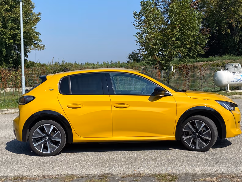 Peugeot 208 - 4