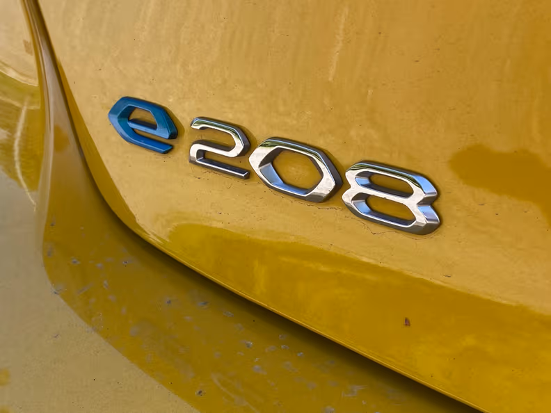 Peugeot 208 - 13