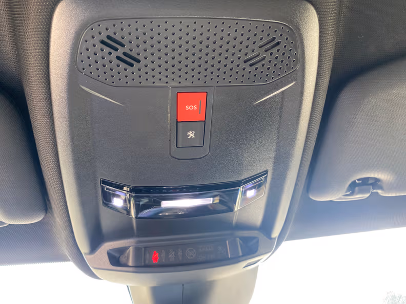 Peugeot 208 - 44