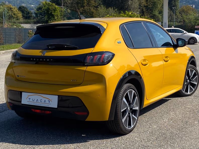 Peugeot 208 - 5