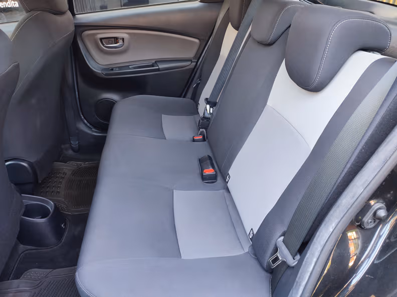 Toyota Yaris - 10