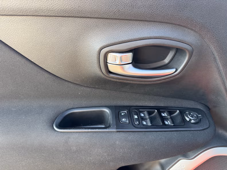 Jeep Renegade - 16