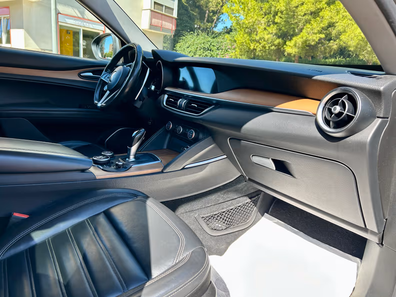 Alfa Romeo Stelvio - 17