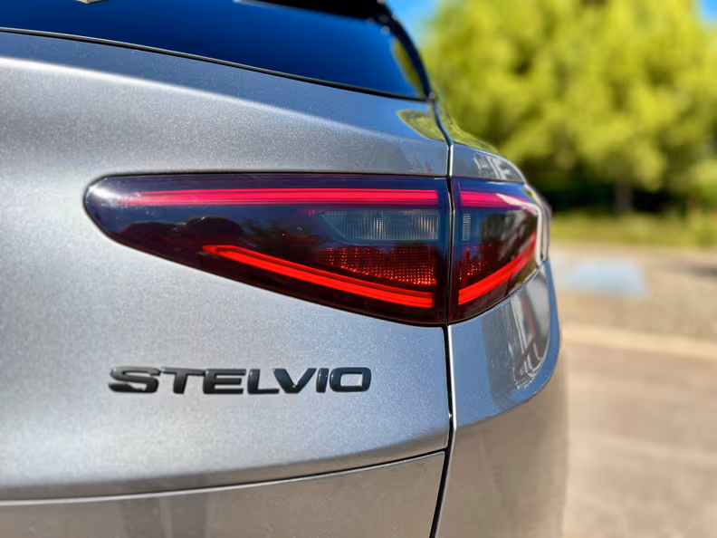 Alfa Romeo Stelvio - 12