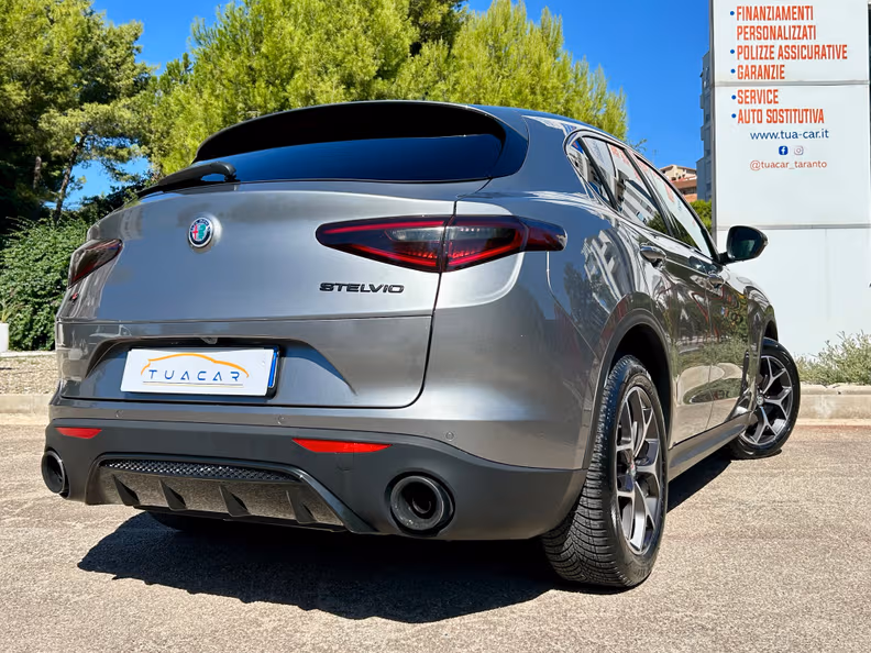Alfa Romeo Stelvio - 8