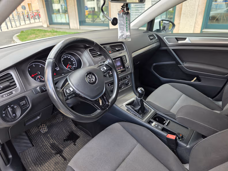 Volkswagen Golf - 20