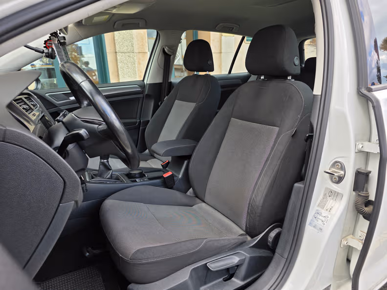 Volkswagen Golf - 8