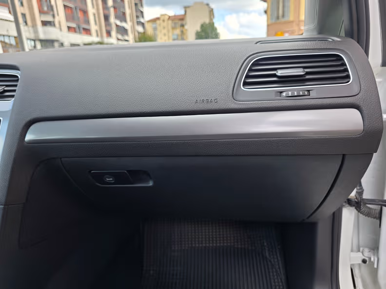 Volkswagen Golf - 22