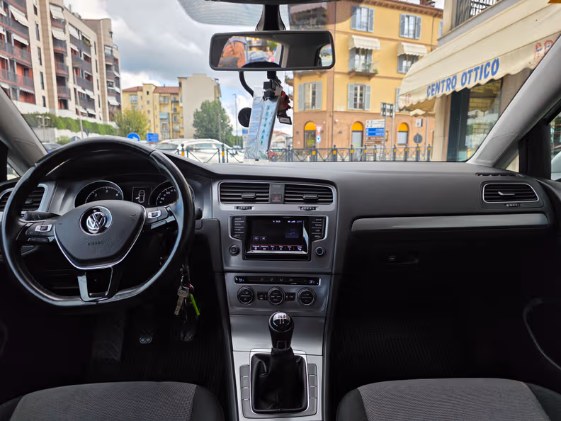 Volkswagen Golf - 21