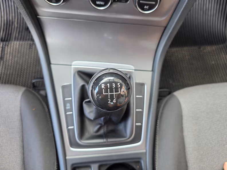 Volkswagen Golf - 18