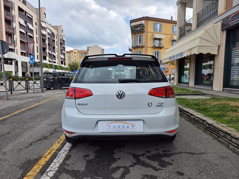 Volkswagen Golf - 6