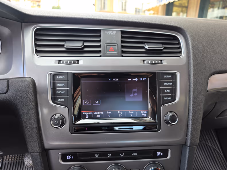 Volkswagen Golf - 16