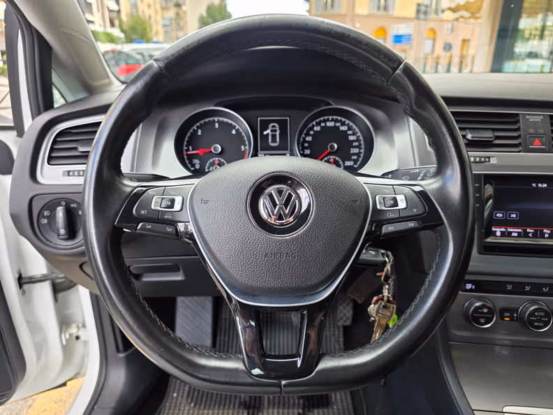 Volkswagen Golf - 13