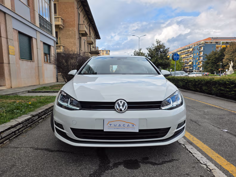 Volkswagen Golf - 2