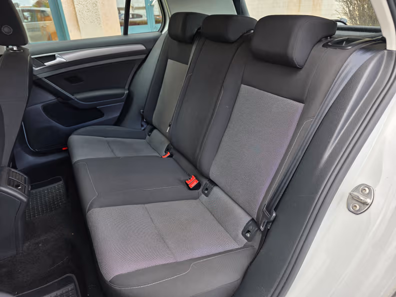 Volkswagen Golf - 11
