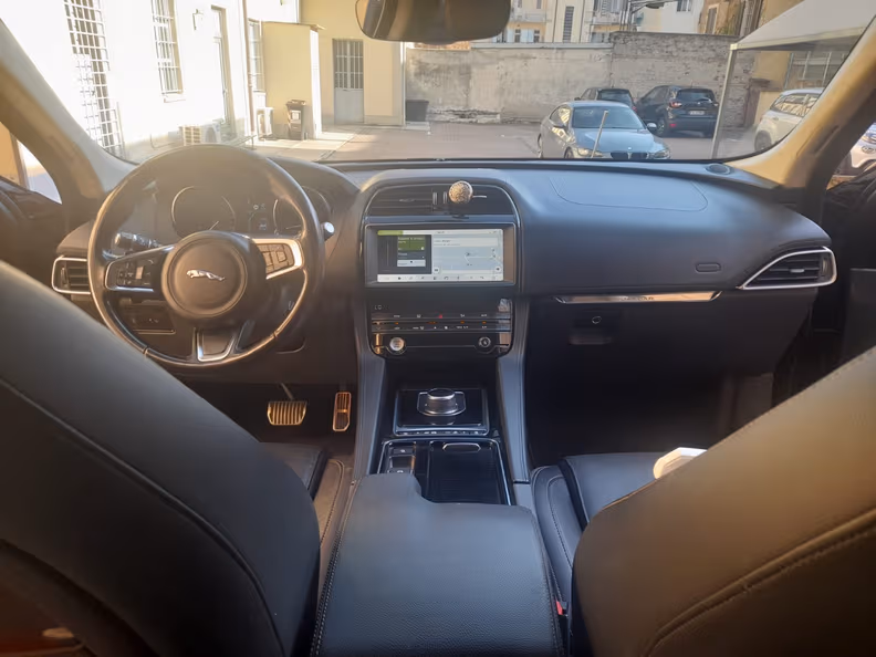Jaguar F-Pace - 33
