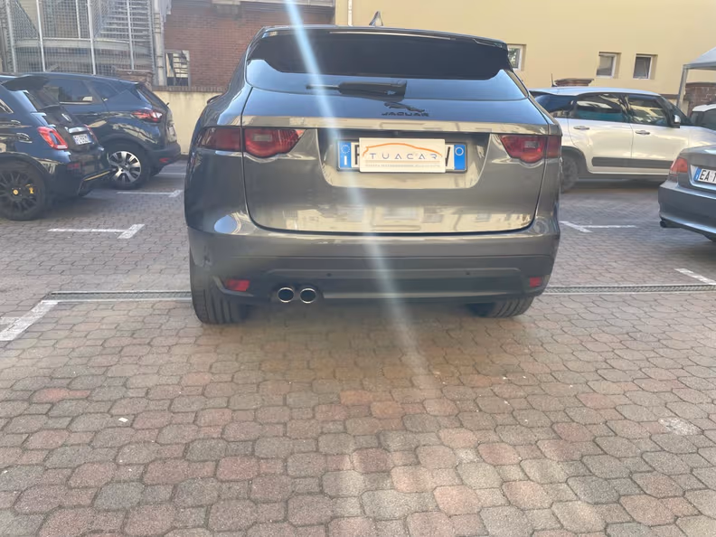 Jaguar F-Pace - 8