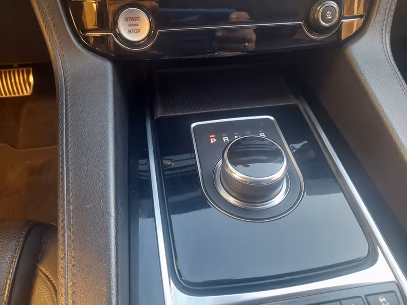Jaguar F-Pace - 36
