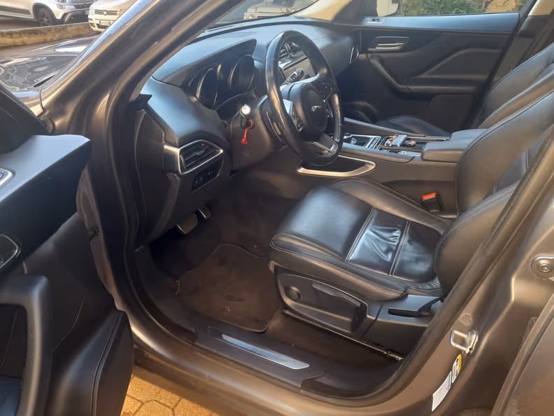 Jaguar F-Pace - 39
