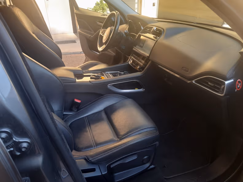 Jaguar F-Pace - 32
