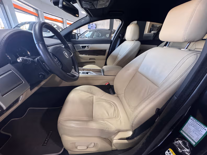 Jaguar XF - 7