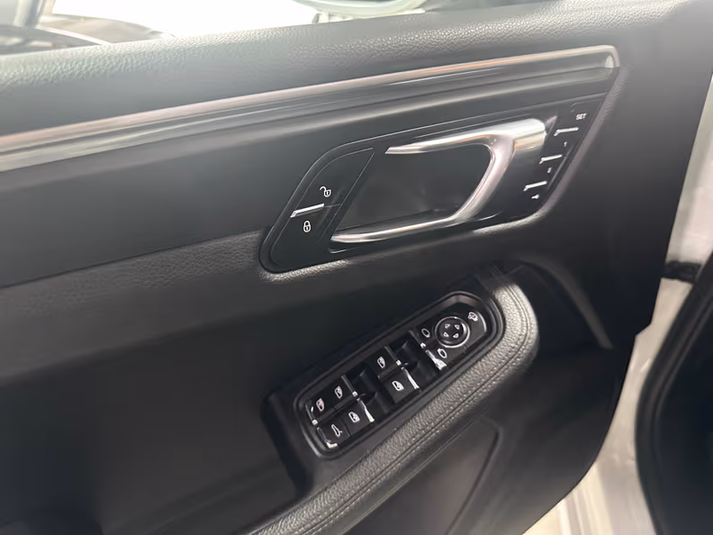 Porsche Macan - 14