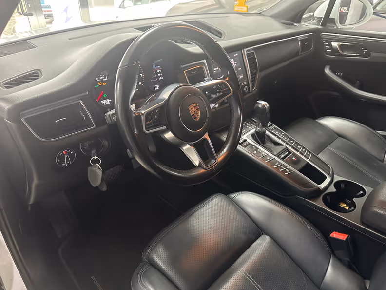 Porsche Macan - 8