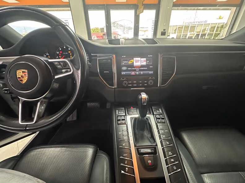 Porsche Macan - 10