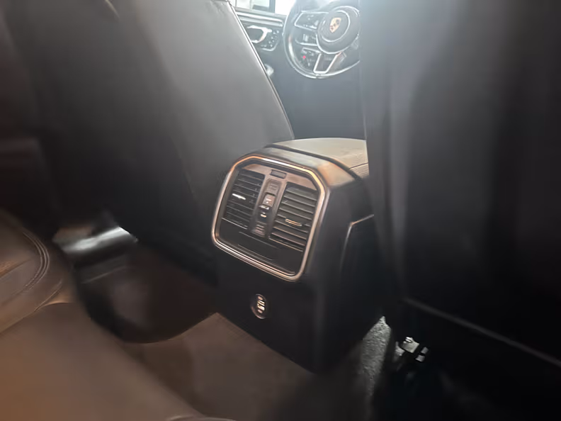 Porsche Macan - 16