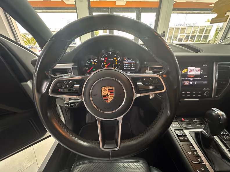 Porsche Macan - 9