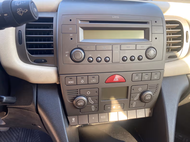 Lancia Ypsilon - 10