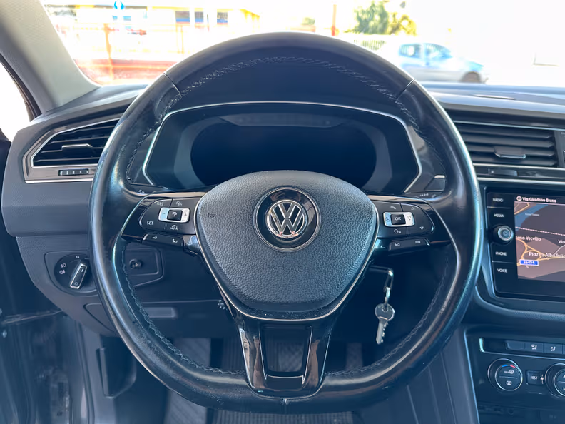 Volkswagen Tiguan - 23
