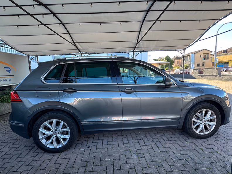 Volkswagen Tiguan - 32