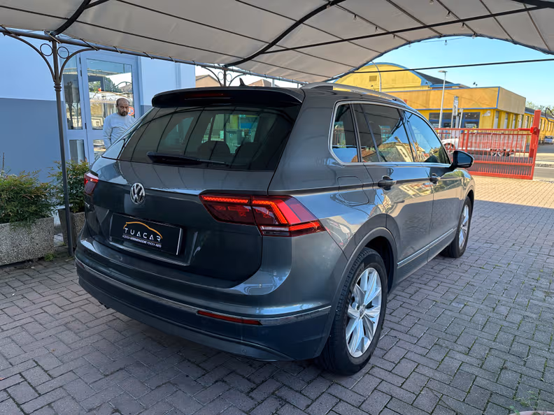 Volkswagen Tiguan - 4