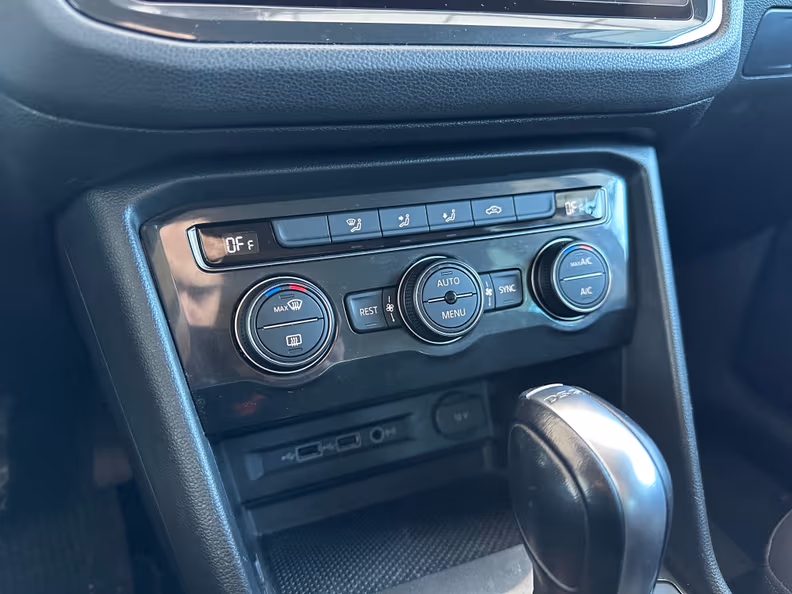 Volkswagen Tiguan - 11