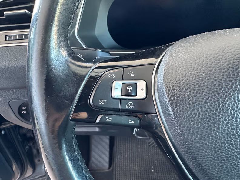 Volkswagen Tiguan - 26
