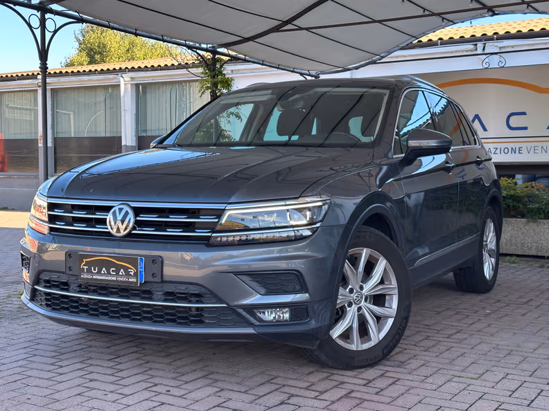 Volkswagen Tiguan - 1