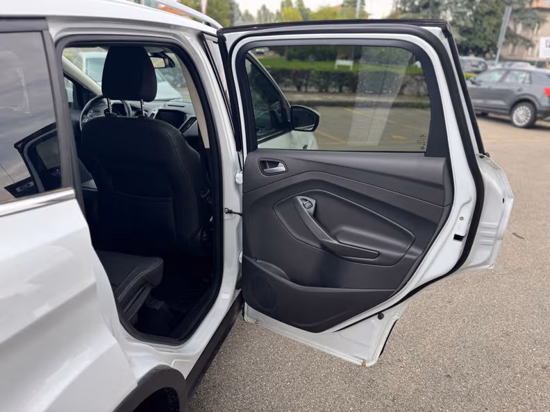 Ford Kuga - 23