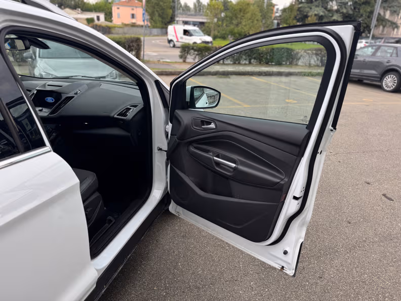 Ford Kuga - 18