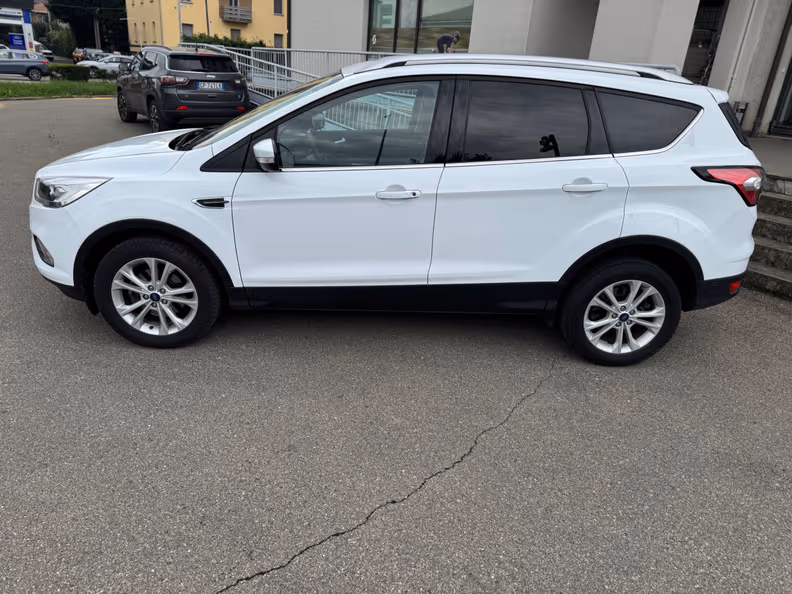 Ford Kuga - 2