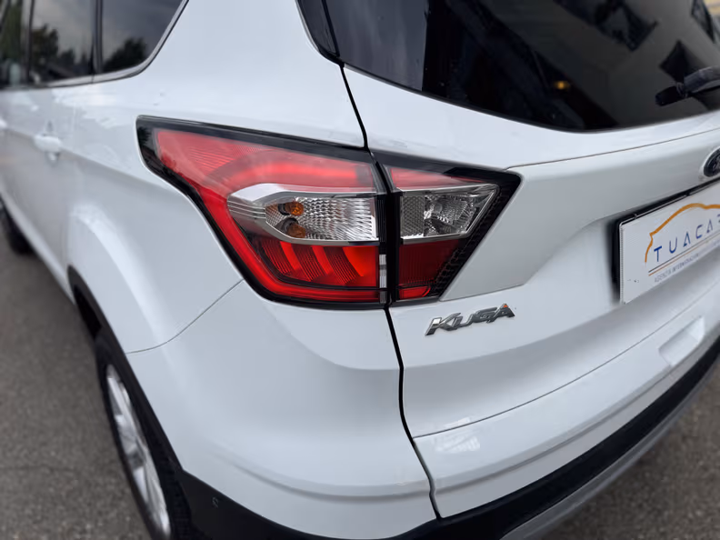 Ford Kuga - 24