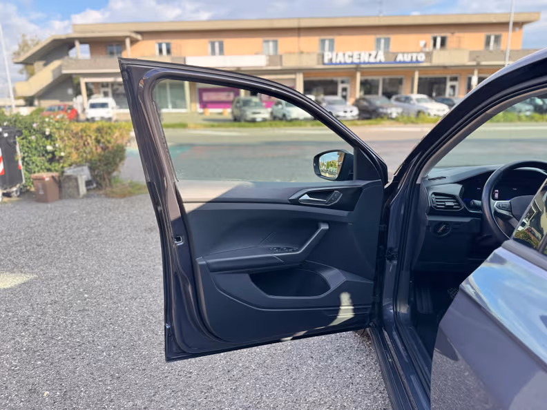 Volkswagen T-Cross - 13
