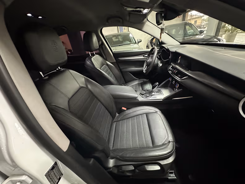 Alfa Romeo Stelvio - 14