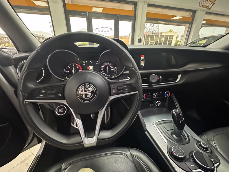 Alfa Romeo Stelvio - 12