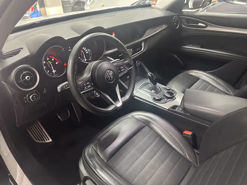 Alfa Romeo Stelvio - 10