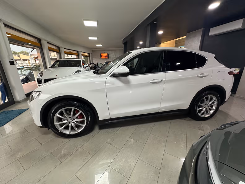 Alfa Romeo Stelvio - 2